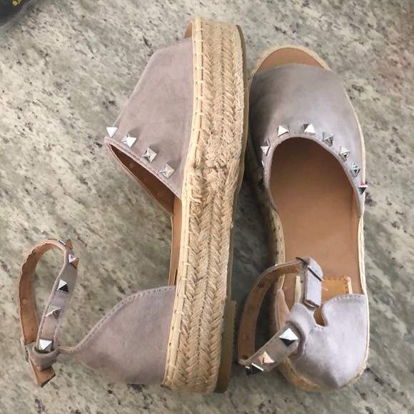 Espadrilles - Picture 3 of 5